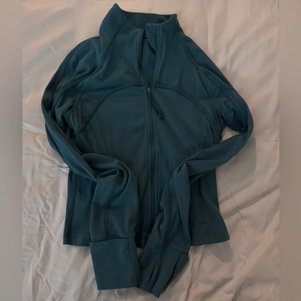 lululemon athletica Green Jacket - Picture 2 of 4